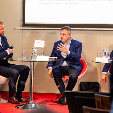 Foto: tisková konference Broker Consulting